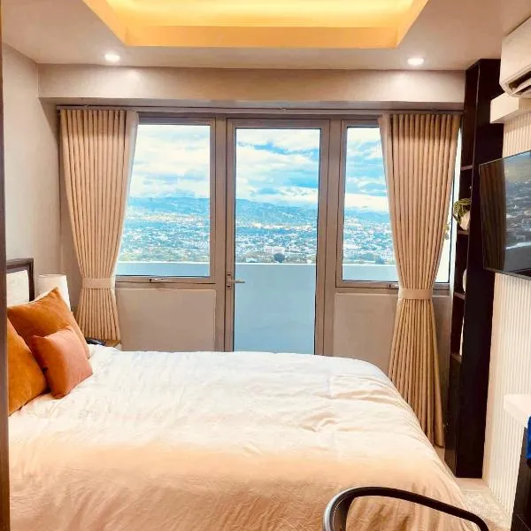 Serene Luxury Studio Quezon City by Jorel, hotel em Manila