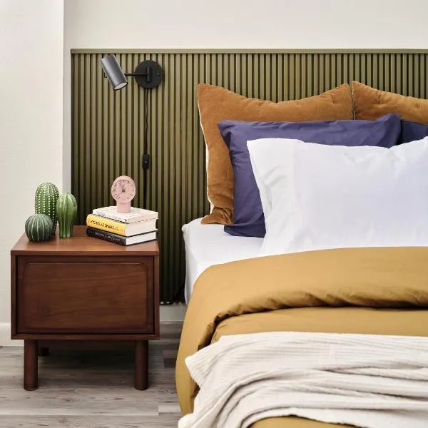 Midcentury Couples Designer Loft - Casa Tuya, hotel Austinban