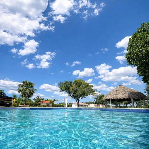 Hotel Campestre Cinco Estrellas, ξενοδοχείο σε Βιλιαβισένσιο