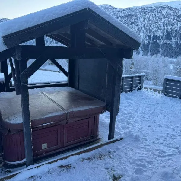 Traditional Norwegian cabin with sauna!，沃斯瓦根的飯店