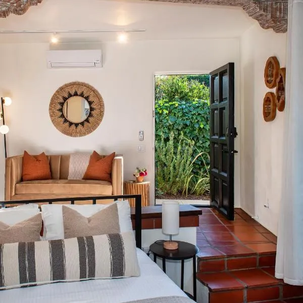 Casa Blanca Suite A1 - New, Private, Cozy!, hótel í Montecito