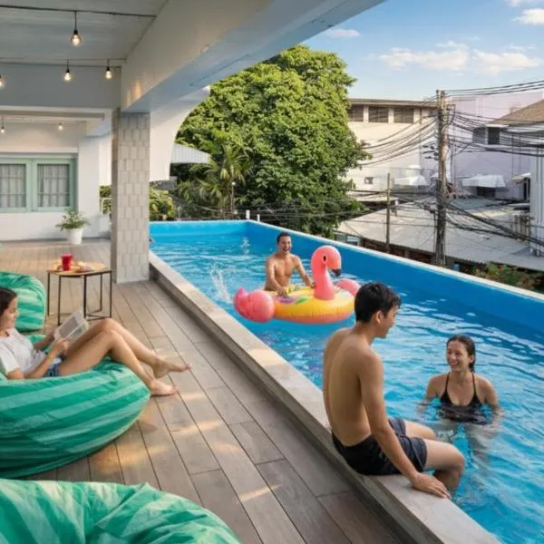 Easy Monday Capsule Hotel Bangkok，位于曼谷的酒店