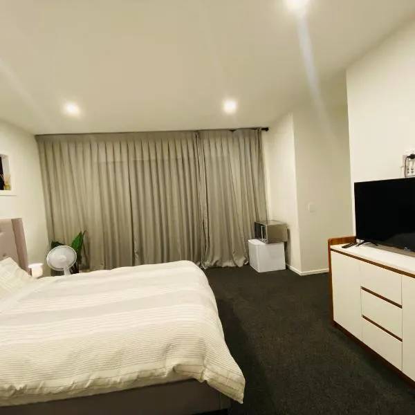 Ensuite bedroom at new house, hotell sihtkohas Taupo