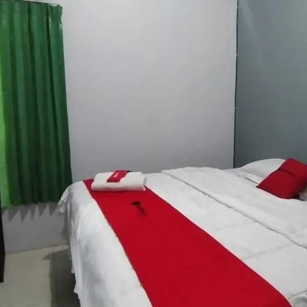 RedDoorz Plus near Alun Alun Sumenep, hotel di Sumenep