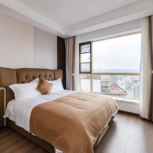 Annie Apartment 3204 River View -only 120 meters from Metro Line 2 Exit of Chuanxinggulou, hotel em Kunming