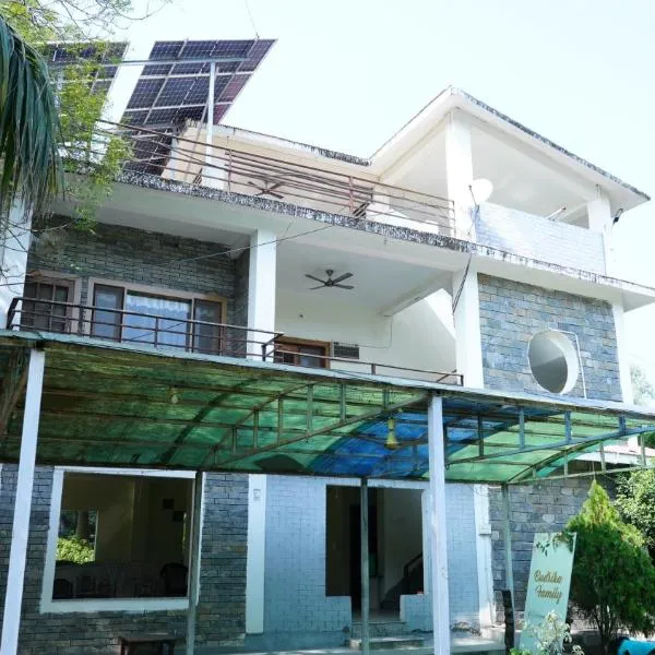 Badrika Farm's, hotel i Rewa