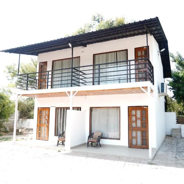 Badrika Farm's, מלון בRewa