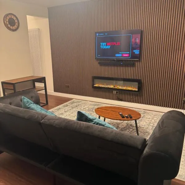 Timeless Spacious 1bedroom Duplex apartment with balcony in Shoreditch, hotel in London