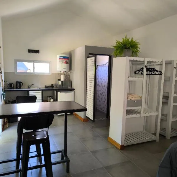 AlojaMenta, hotel a Nono