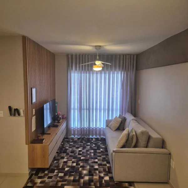 Apartamento Amplo e Confortável em Condomínio Familiar, 3 Quartos Sendo 1 Suíte com Lazer de Clube، فندق في بيليم