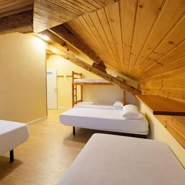 Albergue Pájaro L، فندق في كاستيخون ذي سوئسي
