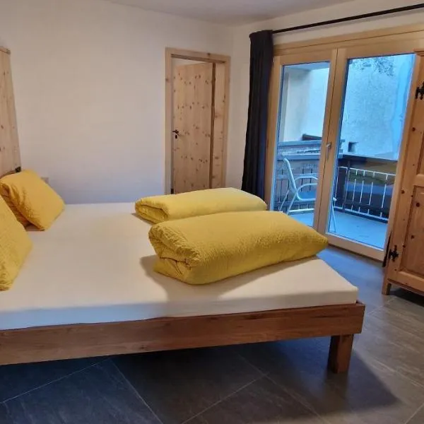 Alpina Hotel-Apartments, hotel en Santa María Val Mustair