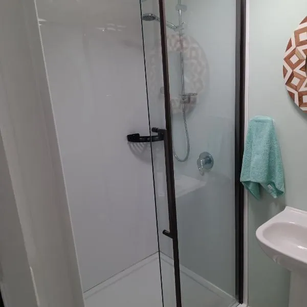 Coro Coast getaway, hotel u gradu Te Puru