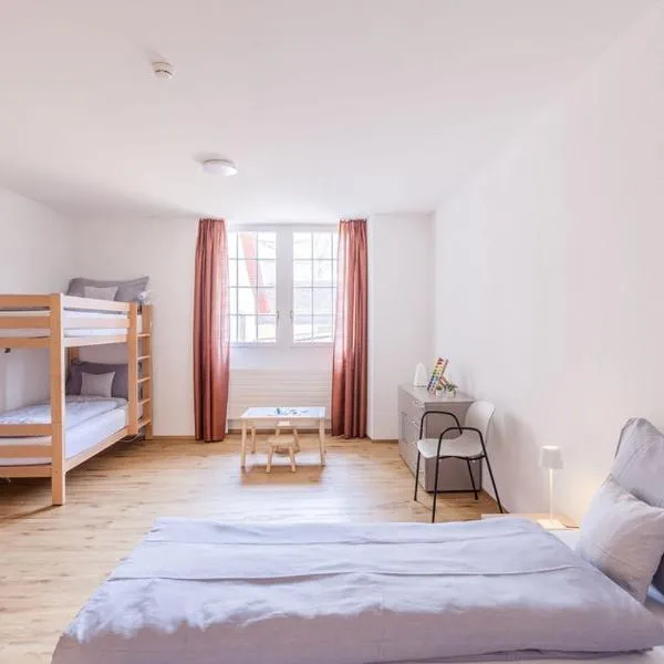 Bed and Breakfast Kloster Frienisberg、Seedorfのホテル