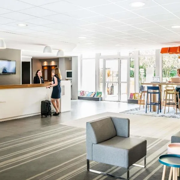 诺沃特萨克雷酒店，位于萨克雷的酒店