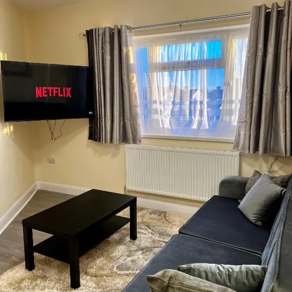 Cozy Luxurious Flat near LHR, hotel em Cranford