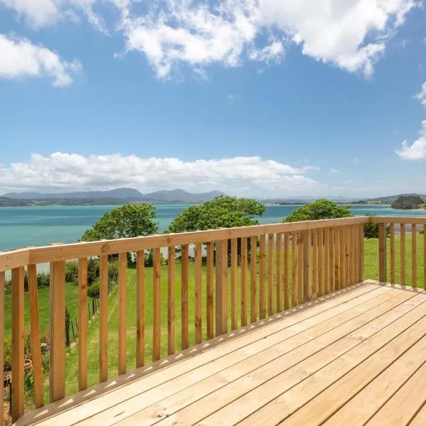 Beautiful Upstairs 1-3 Bdr Apartment at ONEPU MOANA HOLIDAY HOME incl Spa-Pool, hotel v destinaci Opononi