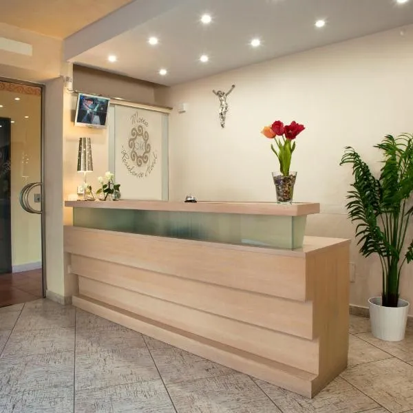 Motta Residence Hotel, hotel a Motta SantʼAnastasia