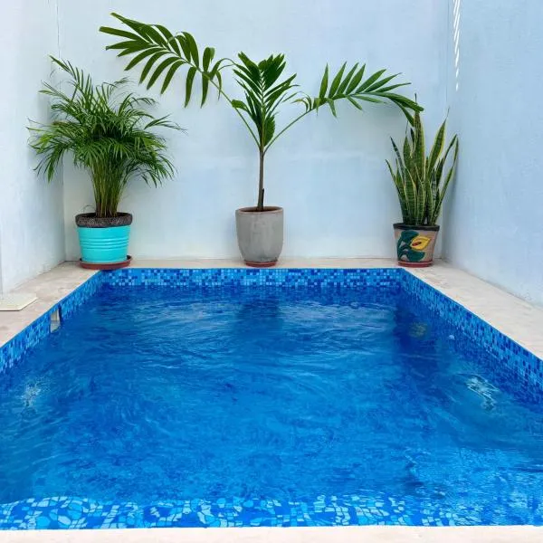 EXCELENTE CASA CON ALBERCA PRIVADA EN RESIDENCIAL, GIMNASIO, vigilancia，位于巴耶斯城的酒店