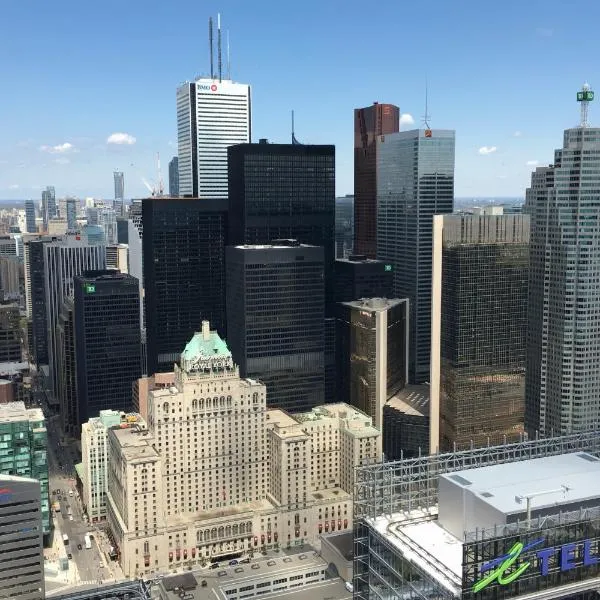 60th Floor Luxury SkySuite 3BD Lake & City Views, hotelli Torontossa