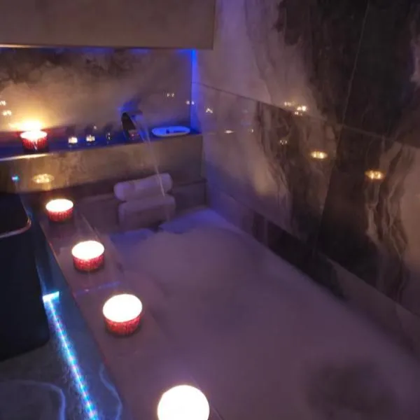 Luxury SPA Apartment Private Spa Tub & Sauna Old Town, hotel di Vilnius