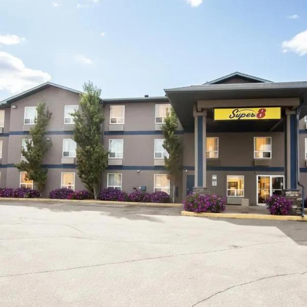 Super 8 by Wyndham Whitecourt, hotel v destinaci Whitecourt