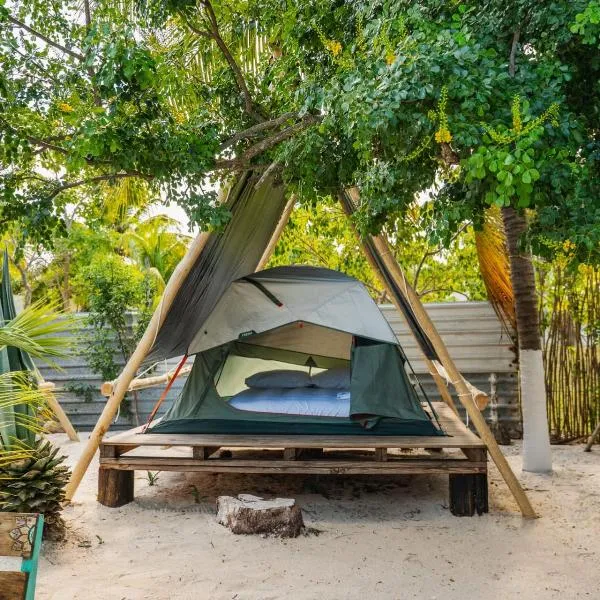 Camping, Glamping y Caravanas Dos Lunas, hotel in Celestún