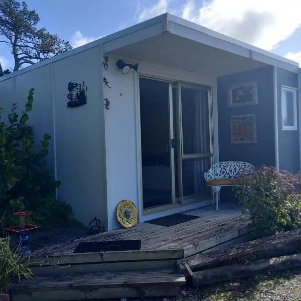 Round About، فندق في Parore