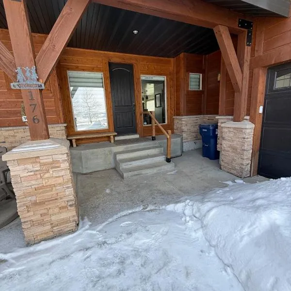 Townhouse on the golf course!, hotell i Afton