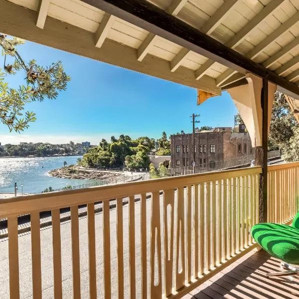 Artistic Ocean-View Apartment with Private Rooftop Terrace near Barangaroo & Circular Quay, готель у Сіднеї