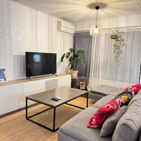 Saunallinen kolmio kahdella autopaikalla, hotel em Jyväskylä