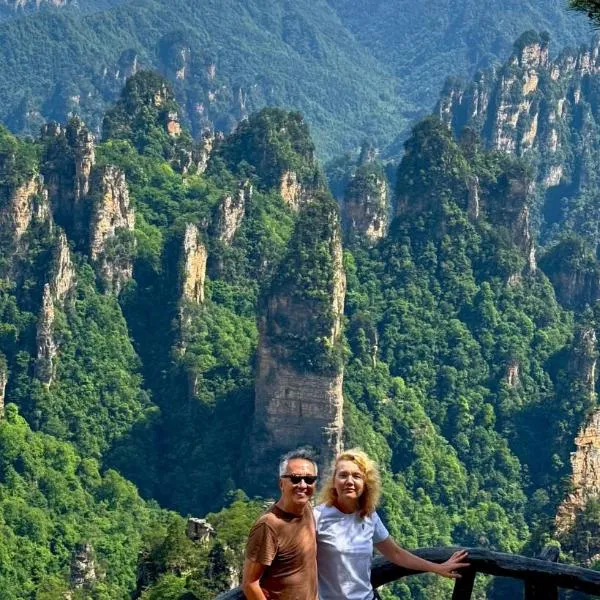 Zhangjiajie Waterfront Huajian Inn& Tianmen National Forest Park & Free pick up service, hotel en Zhangjiajie