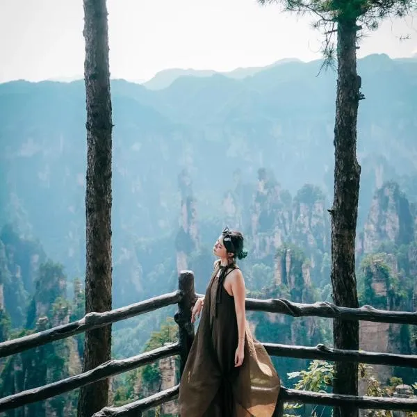 Zhangjiajie Waterfront Huajian Inn& Tianmen National Forest Park & Free pick up service, hotel en Zhangjiajie