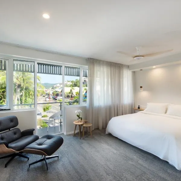 Heart Hotel and Gallery Whitsundays, hótel í Airlie Beach
