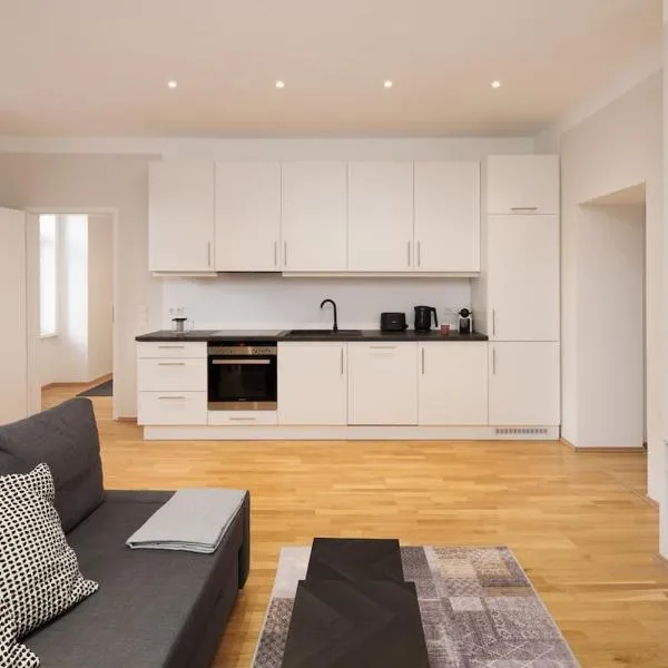 Crown apartments! Chic Black-and-White Home by Naschmarkt, hotell Viinis