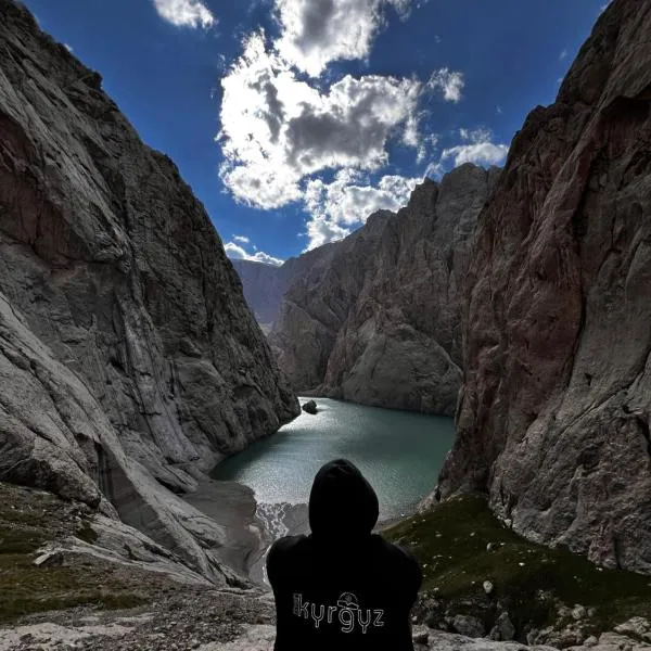 Kel-Suu yurt camp, hotel v destinaci Kol-Suu