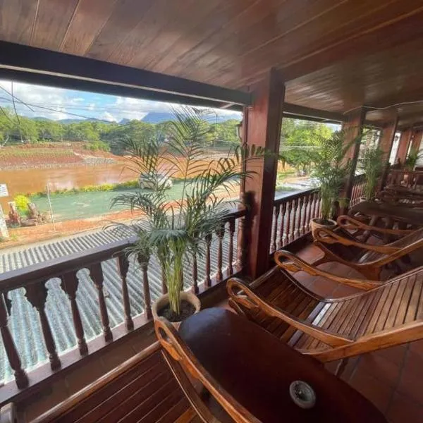 Villa Ouis NamKhan River View、ルアンパバーンのホテル