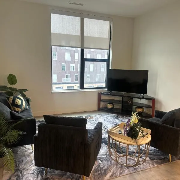 Modern Downtown Detroit 2BR Retreat, hotel in Detroit