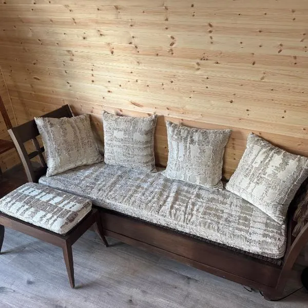 Casa Leandro glamping wooden tiny house, viešbutis mieste Lachi