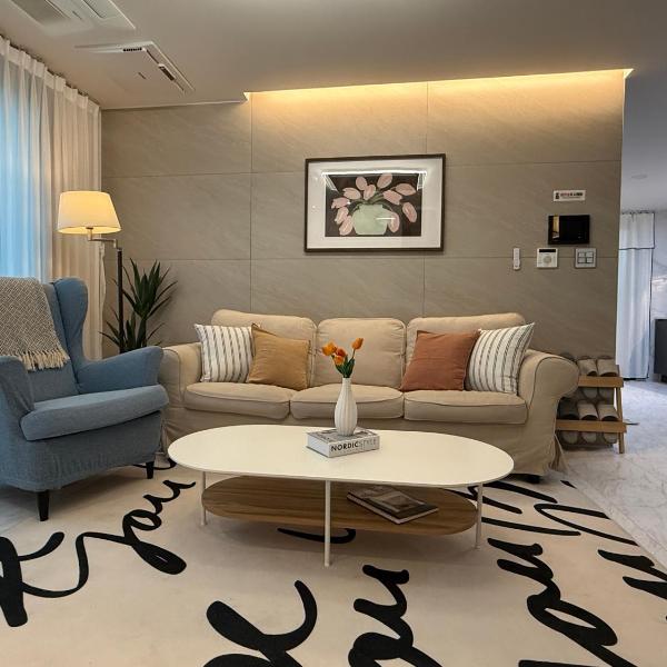 Newly opened - AurYeon - 7min walk from Yeonsinnae station line3, 6, GTX-A, neat&cozy,free parking, Wifi, Netflix, Seoul