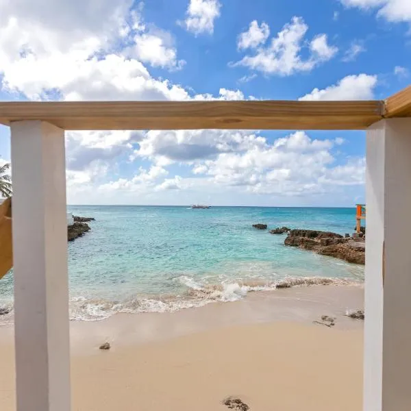 Maho Beach House - Studio - Beach Access, hotel di Maho Reef