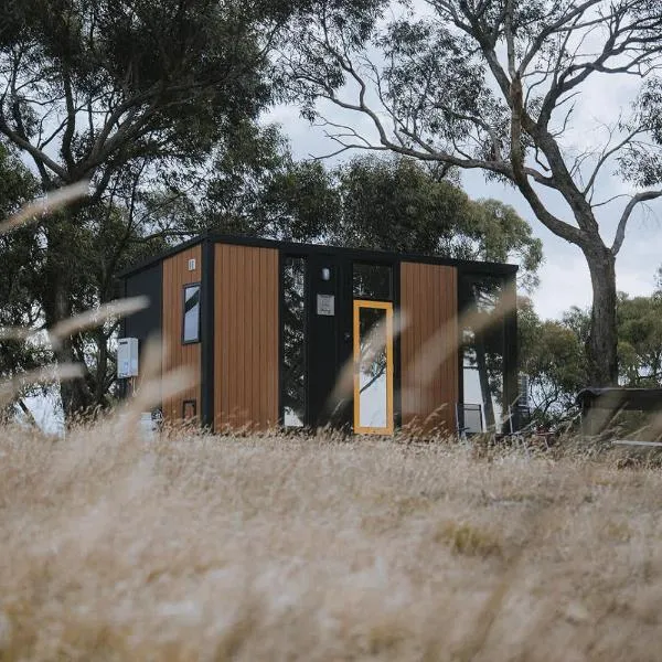 Tallarook Hilltop Tiny House 1 by Tiny Away, hotell i Tallarook