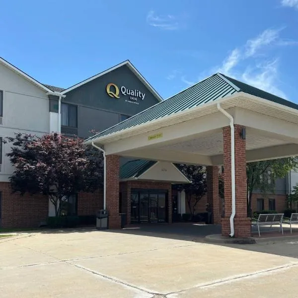 Quality Inn Warrensburg, hotel en Warrensburg