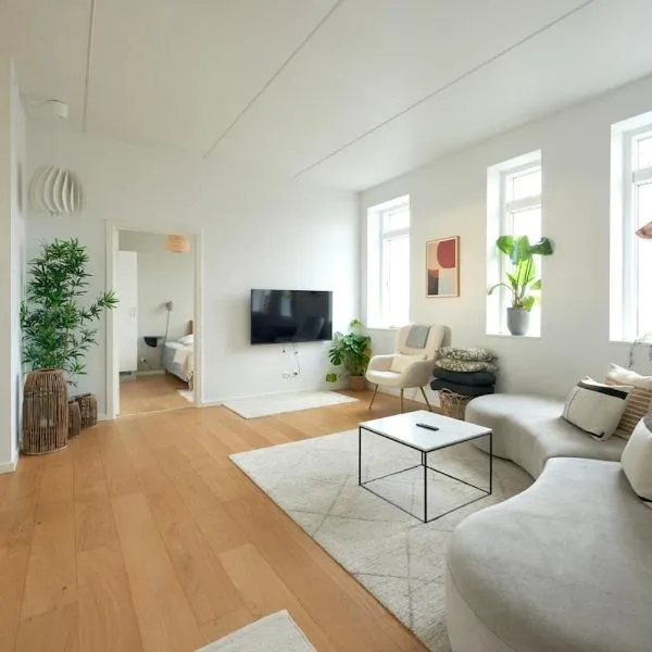 Penthouse with seaview & free parking, hotel in Copenhagen