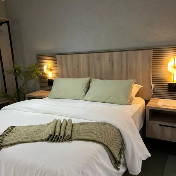 Fourteen38 Mews Guesthouse โรงแรมในDwarsloop