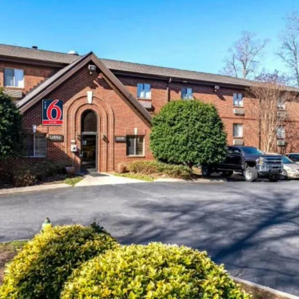 Studio 6 Suites Charlotte, NC - Tyvola Rd-Executive Park, khách sạn ở Charlotte