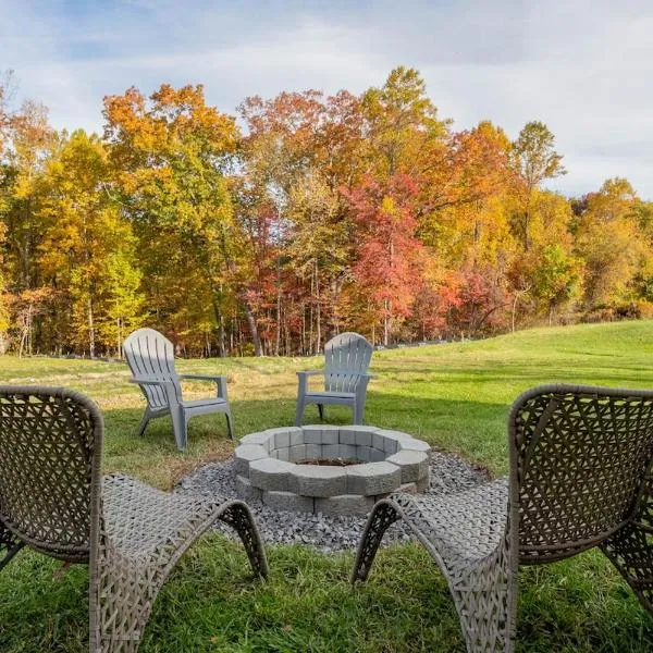 Modern Home 2 Miles to Virginia Tech, hotel in Blacksburg