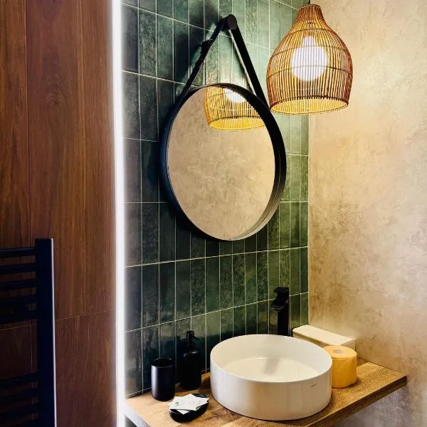 Boutique Hotel Pui de Urs Fundata، فندق في Ciocanu