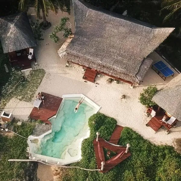 Simeulue Surflodges, hotell i Lasikin