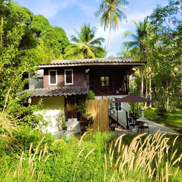 LowKey Villa - Quiet Jungle Beach Escape, hotel u gradu Ko Kod